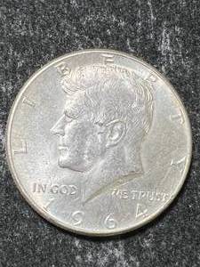 lot 39 image: 1964 US KENNEDY HALF DOLLAR UNC