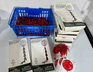 lot 24 image: Lot of Balloon Weights and Tassel Balloon Tail Kitss