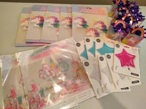 lot 7 image: Unicorn Party Decor