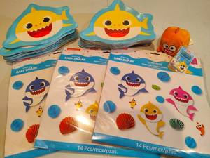 lot 11 image: Baby Shark Party Decor