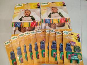 lot 22 image: Sesame Street Party Decor