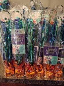 lot 69 image: Large Lot of Party CenterpiecesBalloon Weights