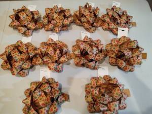 lot 77 image: Lot of Polka Dot Bows