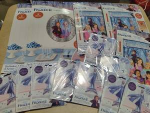 lot 122 image: Frozen Party Decor