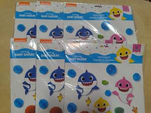 lot 136 image: Baby Shark Decorating Kits