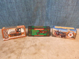 lot 21 image: 3 Ertl Die-Cast Trucks