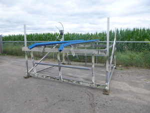 lot 26 image: Hewitt Roll-A-Deck & Lifts Boat Lift