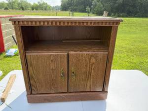 lot 11 image: WOOD CABINET