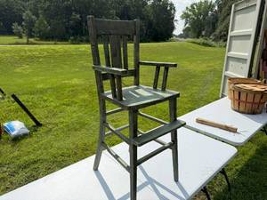lot 14 image: ANTIQUE HIGHCHAIR