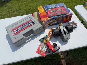 lot 62 image: KNEX TOY CAR KIT