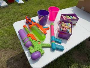 lot 69 image: CHALK AND WATER GUNS