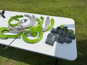 lot 74 image: PLASTIC RACING TRACK