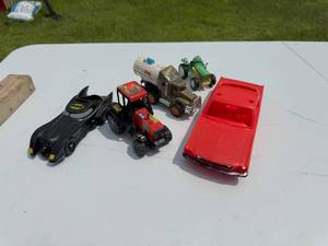 lot 76 image: MODEL CAR AND TOYS