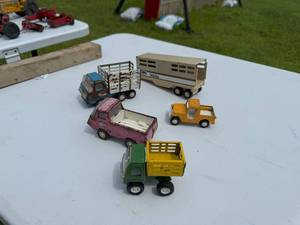 lot 77 image: METAL TONKA TOYS