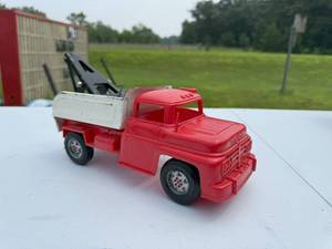 lot 79 image: TOY WRECKER