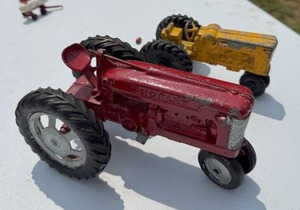 lot 3 image: METAL TRACTORS.