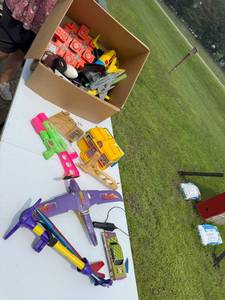 lot 85 image: TOY AIRPALNES PLUS MORE