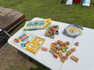 lot 90 image: WOODEN BLOCKS AND SESEAME STREET BOARD GAME