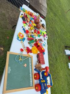 lot 91 image: LARGE LOT OF TOYS