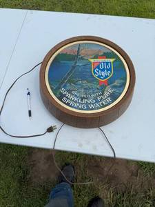 lot 107 image: OLD STYLE BEER LIGHTED SIGN