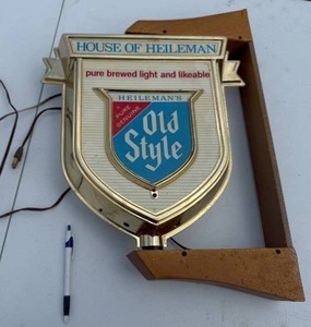 lot 7 image: OLD STYLE LIGHT BEER SIGN. TWO SIDED