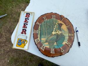 lot 109 image: BEER SIGN AND CLOCK