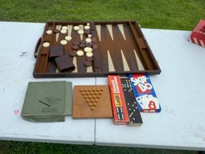 lot 110 image: LOT OF OLD GAMES
