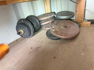 lot 128 image: LIFTING WEIGHTS