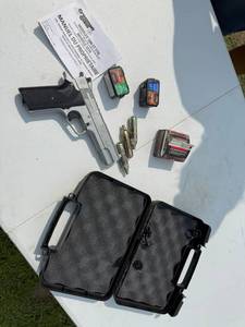 lot 139 image: CO2 CHARGED BB GUN