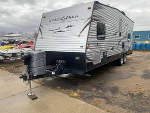 lot 3 image: 2016 Gulf Stream Track and Trail Toy Hauler