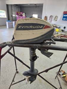 lot 5 image: Boat w Motor and Trailer
