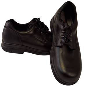 lot 33 image: Red Wing  Mens Size 9.5 D (Model model 8618) - Black Leather Oxford Work Shoes