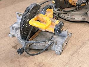 lot 4 image: DeWalt 10 (254mm) Compound Miter Saw DW703