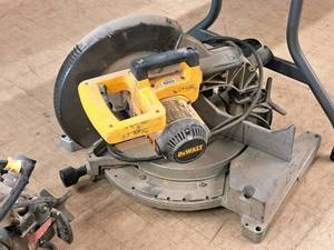 lot 5 image: DeWalt 12 Compound Miter Saw DW705