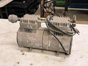 lot 39 image: Thomas Piston Compressor 2807CE72-59G