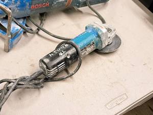 lot 50 image: Makita 4-12 Grinder 9557PB