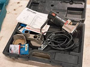 lot 63 image: Porter-Cable Laminate Trimmer 7301 with Case