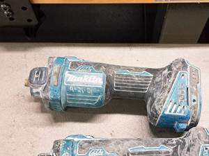 lot 76 image: Makita 18V Drywall Router  Cut-Out Tool XOC02