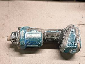 lot 77 image: Makita 18V Drywall Router  Cut-Out Tool XOC02