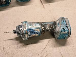 lot 83 image: Makita 18V Drywall Router  Cut-Out Tool XOC02