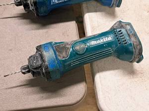 lot 84 image: Makita 18V Drywall Router  Cut-Out Tool XOC01