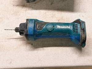 lot 92 image: Makita 18V Drywall Router  Cut-Out Tool XOC01