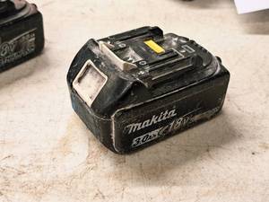 lot 101 image: Makita 18V 3.0Ah 54Wh Rechargeable Lithium Ion Cordless Tool Battery BL1830