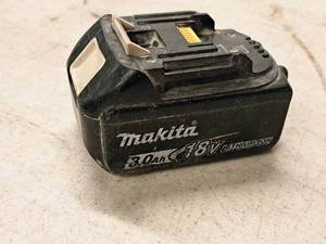 lot 103 image: Makita 18V 3.0Ah 54Wh Rechargeable Lithium Ion Cordless Tool Battery BL1830
