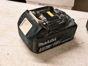 lot 110 image: Makita 18V 4.0Ah 72Wh Rechargeable Lithium Ion Cordless Tool Battery BL1840B