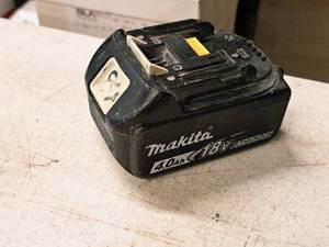 lot 111 image: Makita 18V 4.0Ah 72Wh Rechargeable Lithium Ion Cordless Tool Battery BL1840B