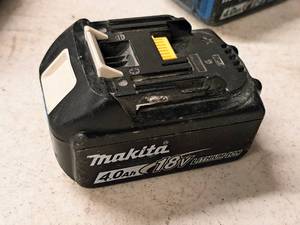 lot 113 image: Makita 18V 4.0Ah 72Wh Rechargeable Lithium Ion Cordless Tool Battery BL1840B