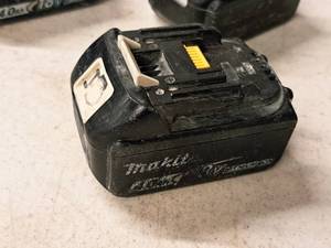lot 114 image: Makita 18V 4.0Ah 72Wh Rechargeable Lithium Ion Cordless Tool Battery BL1840B
