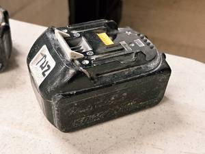 lot 115 image: Makita 18V 4.0Ah 72Wh Rechargeable Lithium Ion Cordless Tool Battery BL1840B