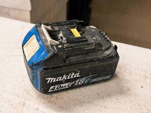 lot 116 image: Makita 18V 4.0Ah 72Wh Rechargeable Lithium Ion Cordless Tool Battery BL1840B